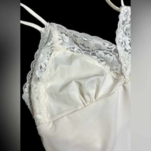 Y2K 💫 Victoria’s Secret Lace-Trim Tank - Picture 2 of 5